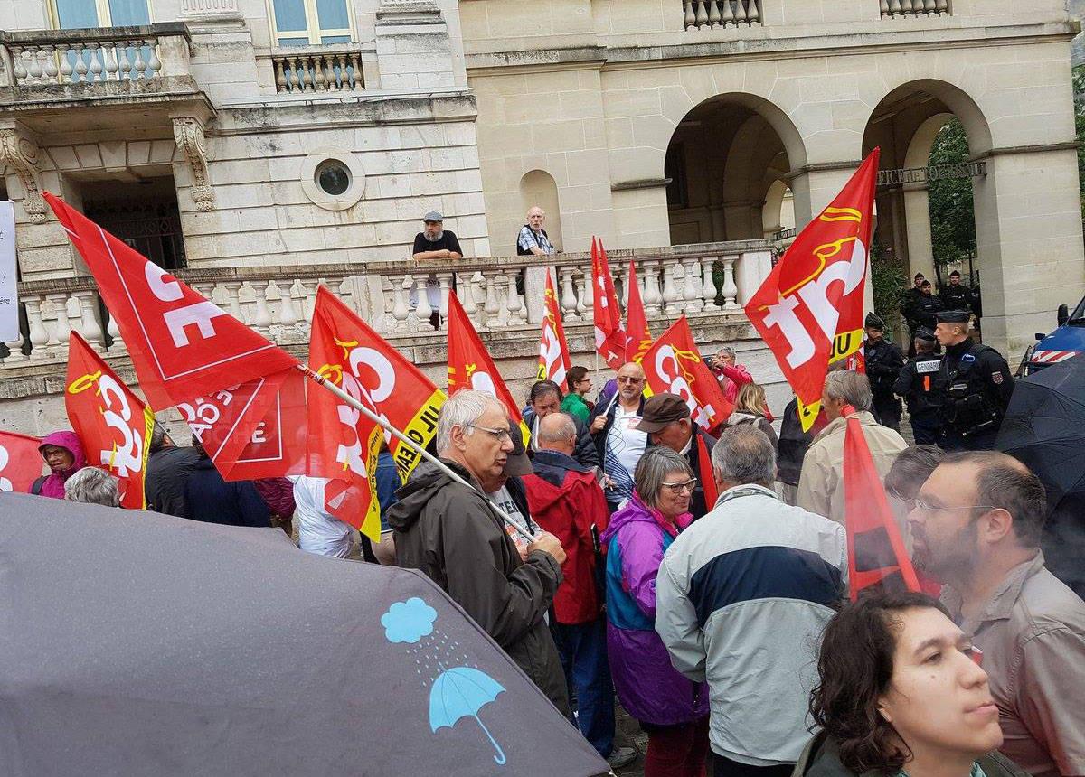 Visite de Macron à Orléans : les manifestants tenus à distance