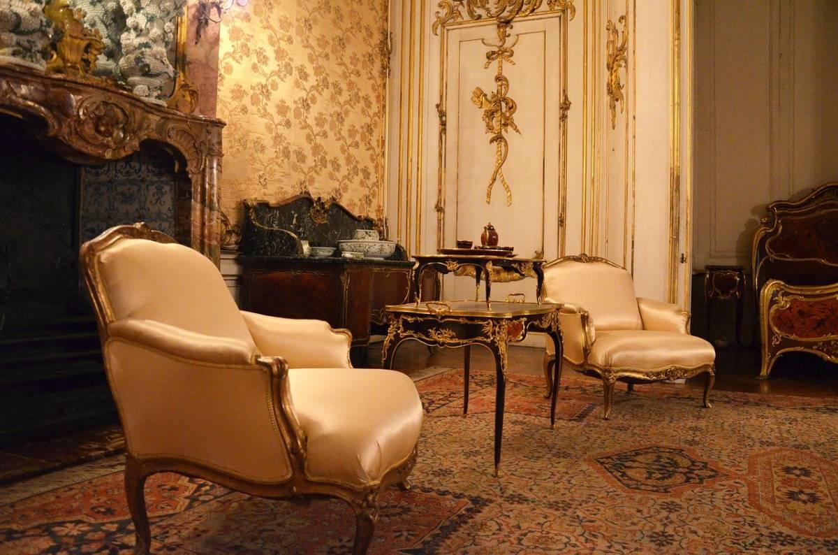 Mobilier national : Brigitte Macron vend des biens nationaux