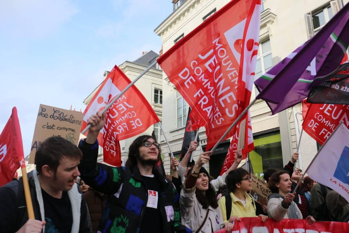 “Une première étape pour sauver nos services publics”