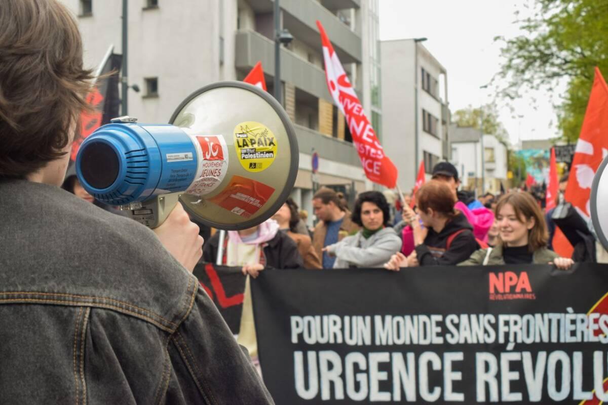 Un 1ᵉʳ mai pour les salaires et la paix 