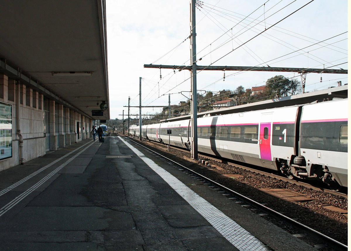 Cover Image for La direction de la SNCF tente de casser la grève