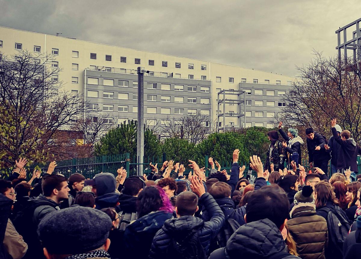 Cover Image for “Il faut faire grossir le mouvement”: Entretien avec Claire, lycéenne à Toulouse